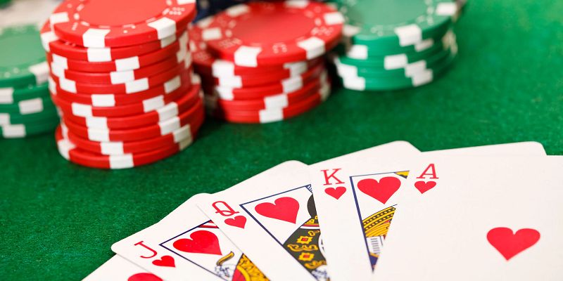 Cách chơi Poker qua từng vòng cược chi tiết
